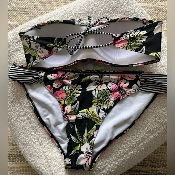 Two piece floral bathing suit set - Picture 3 of 3
